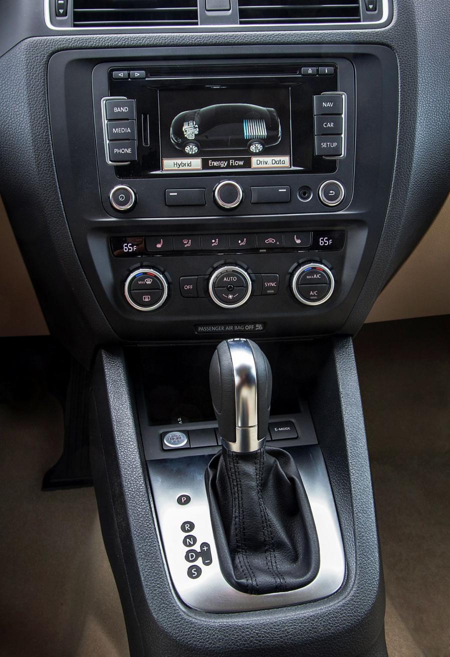  Volkswagen Jetta Hybrid 2012 года  (фото 51 из 133)